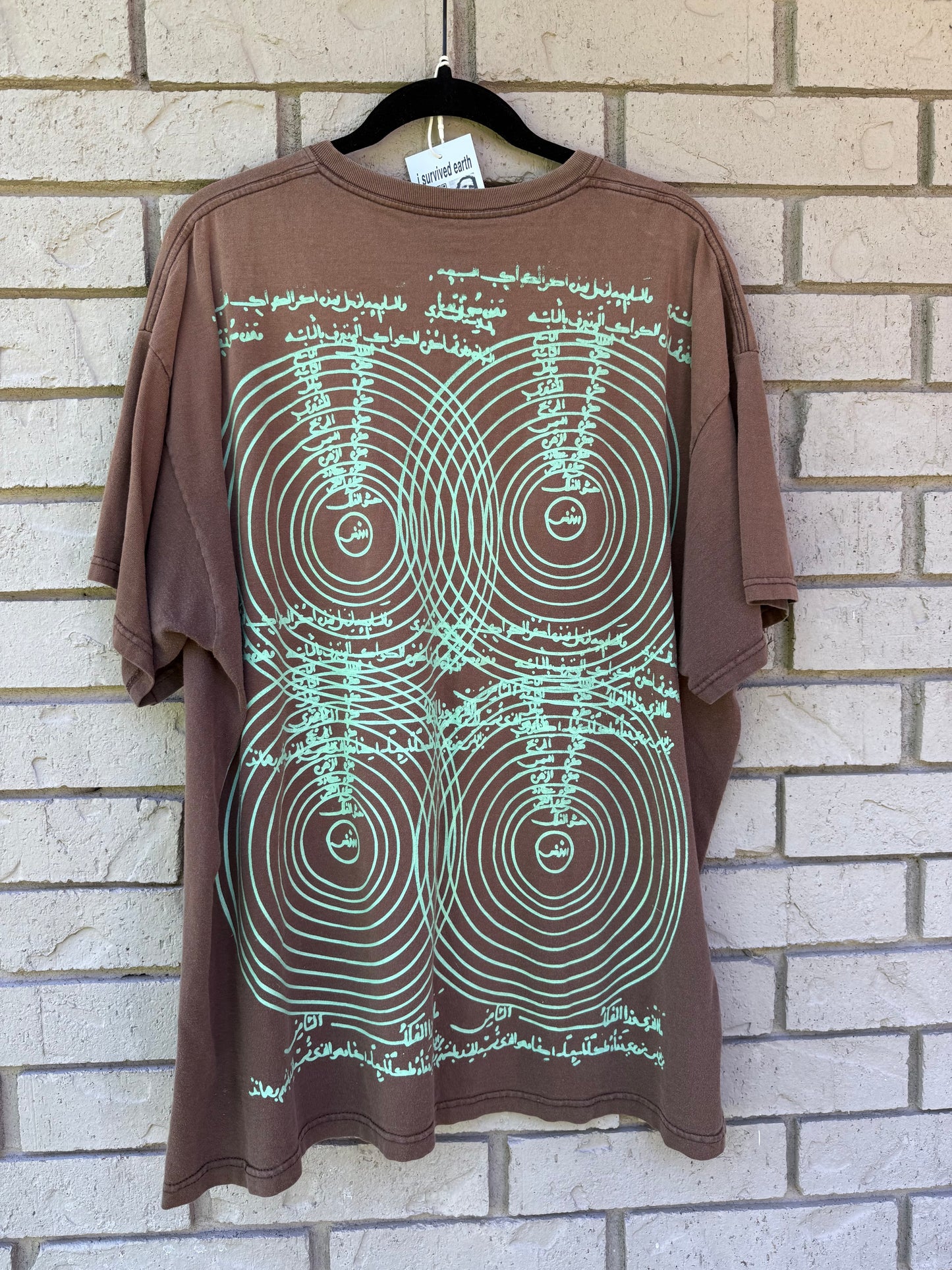 circles tee